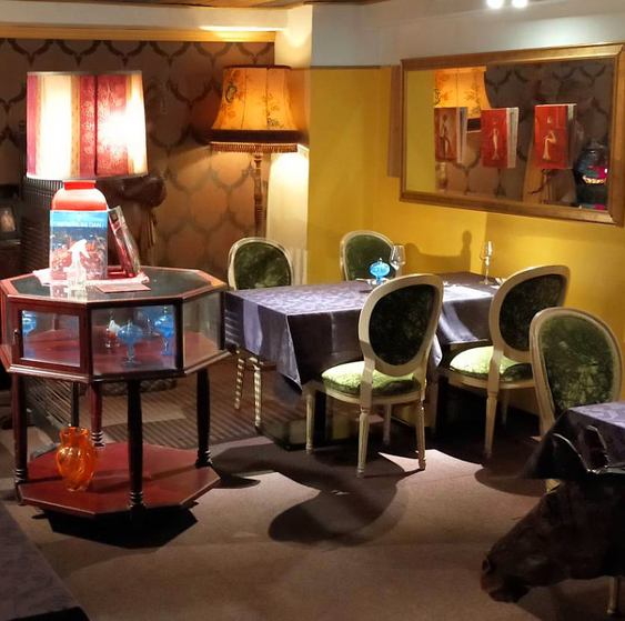 木のぬくもりが感じられる、大人な落ち着いた店内。デートや記念日など特別な1日のご利用に最適です♪