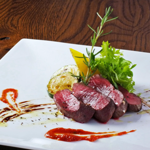 Savor slowly ◎ Roasted ostrich with balsamic sauce