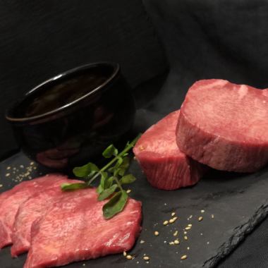 [Special course 120min all-you-can-drink included] Famous thick-sliced toro tongue, Echigo beef, meat sushi, etc...♪