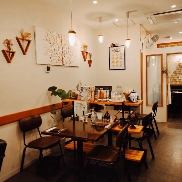 [Table seats] Spacious table seats.Please feel free to visit us even if you are alone ♪ We also have child seats available, so it is safe for those with children ◎