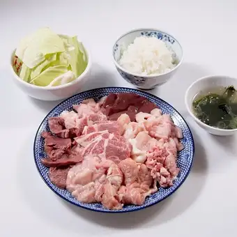 【ランチ限定】12時15分~ 新鮮豚ホルモンと鶏肉のおかわり無制限!1人1380円~!