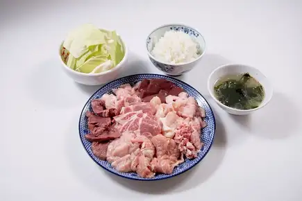 【ランチ限定】12時15分～　新鮮豚ホルモンと鶏肉のおかわり無制限！1人1380円～！