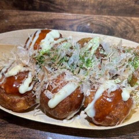【丸ごと揚げる】背徳の味！外は究極のサクッと、中はフワフワ！新感覚のたこ焼き！１つ70円～(税込)