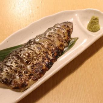 Straw-grilled mackerel