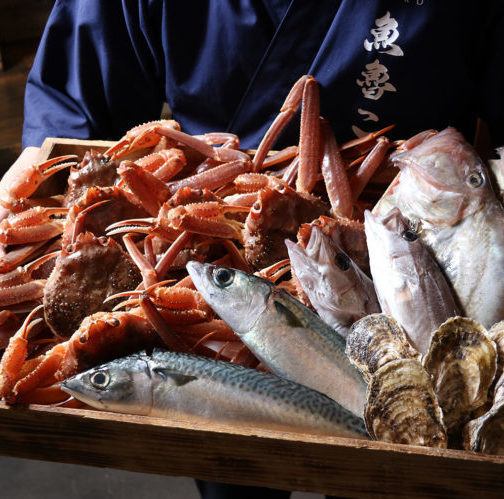 佐渡や新潟の港から直送される、厳選された魚介類を中心とした料理を楽しめるお店です。