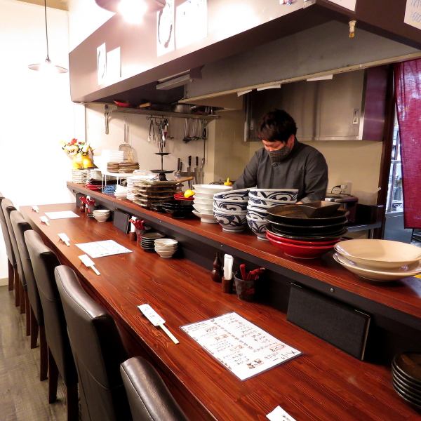 The counter seats are spacious with sofa seats for one person ♪ We also welcome fresh staff, so it is recommended for those who want to enjoy conversation! Please feel free to visit us even by yourself.