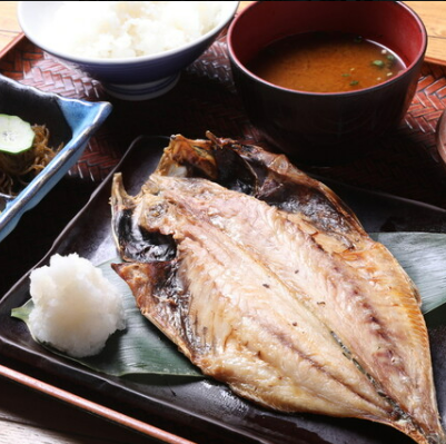 昼間はひもの食堂・夜は海鮮大衆酒場サラマンダー酒場