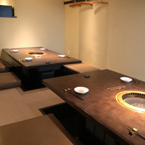 個室も最大8名様までご利用できるお部屋もございますので、お気軽にご予約ください。