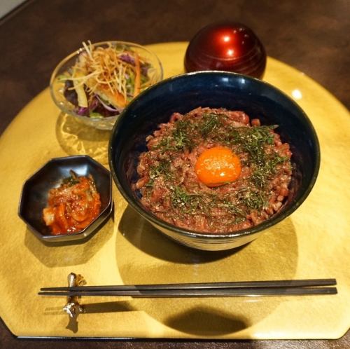 和牛炙りユッケ丼