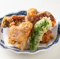 ニンニク醤油に漬け込んだ てびちの唐揚げ (1個)