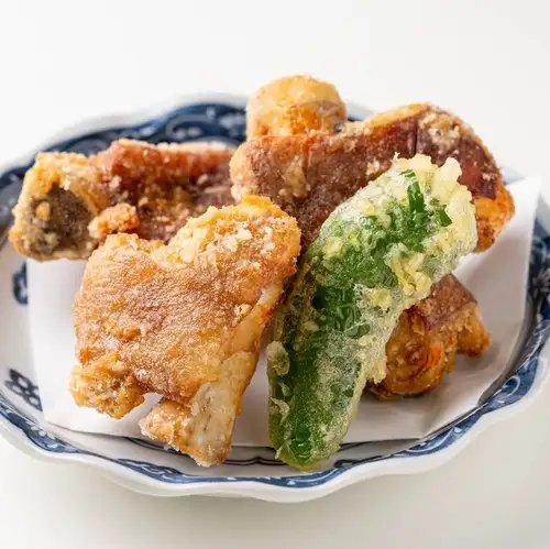 ニンニク醤油に漬け込んだ てびちの唐揚げ (1個)