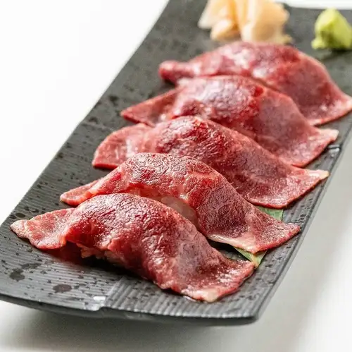 和牛の特選炙り寿司 (5貫)