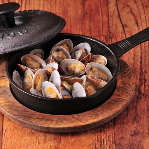 Steamed clams in wine