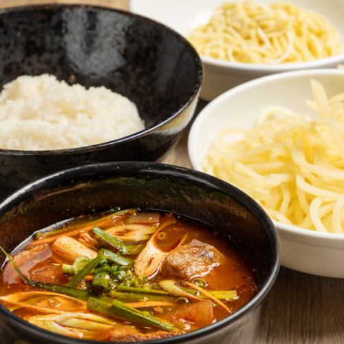 ☆辛さも白米も麺も選べる☆カルビスープ♪コムタンスープやテグタンスープ等も大人気♪