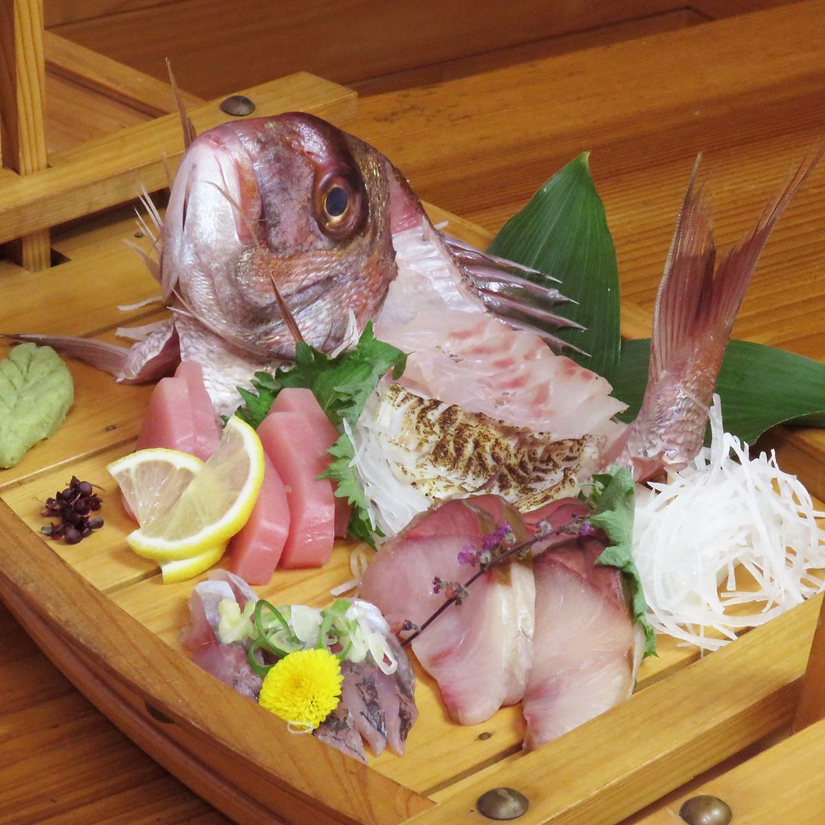 独自のレシピで手作りにこだわった自慢の料理をご堪能ください！