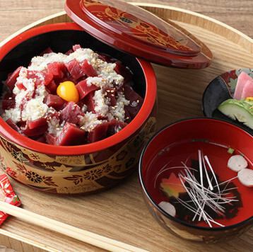 新鮮なマグロは必食！くせになる逸品「ひだまり丼」がおすすめ。
