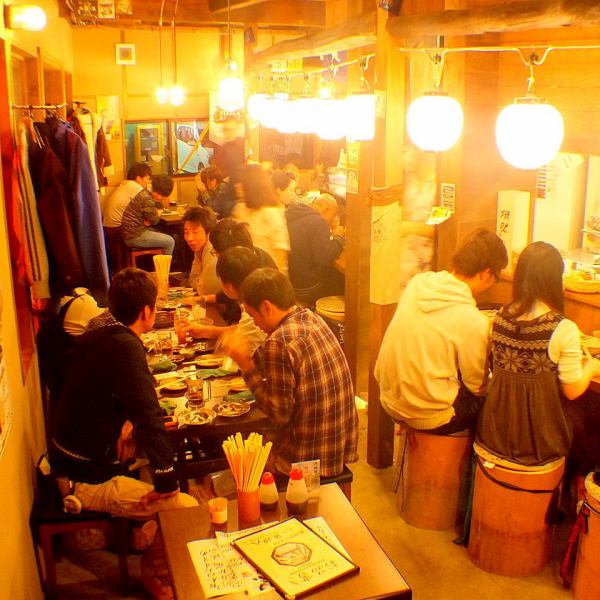 [1F] Table seats for 4 people x 5 tables! Up to 12 people can be used! 15 counters are also available! Easy to use for homecoming and normal drinking party & convenient near Okayama station ♪
