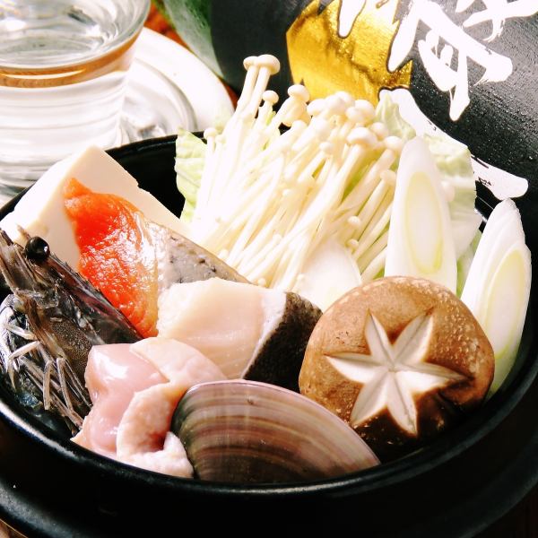 可以一人享用的四种小锅是我们推荐的时令菜肴，您还可以尝试海鲜和辣五花肉味噌等不同的菜肴。