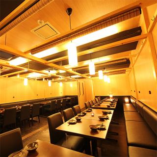 We also have a large private room with a table.Supports up to 60 people ◎ Let's get excited with friends at the company's New Year's party, welcome and farewell party, wedding ceremony, etc.