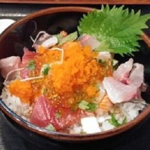 Bowl of rice topped with sashimi