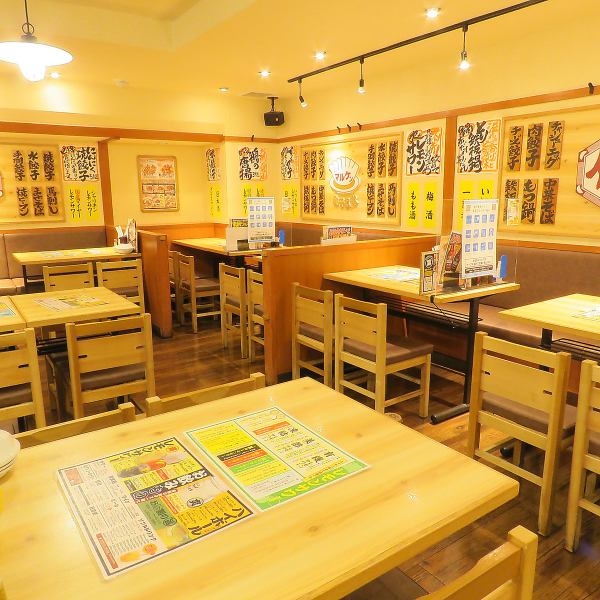 [Maximum capacity of 80 people!] The interior of the restaurant is well-lit and has a cozy atmosphere where you can relax.