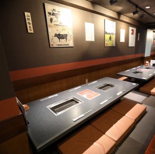 There are 3 tatami mat seats for 6 people