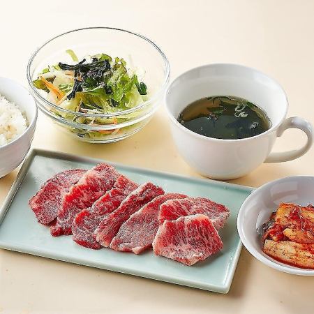 About a 3-minute walk from the west exit of Kasai Station ★ Enjoy the finest yakiniku lunch of carefully selected Wagyu beef ♪
