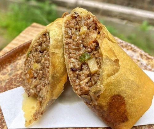 豚ひき肉とお野菜の揚げ春巻き