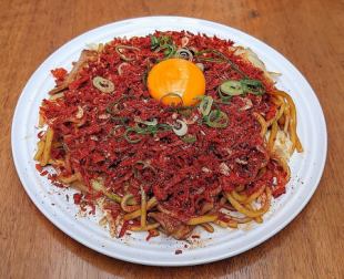 「SOSORU」の台湾ホルモン焼きそば