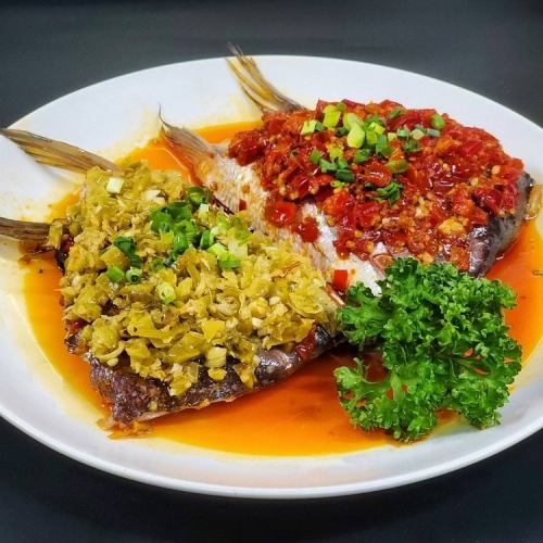 Two kinds of pickled red pepper and steamed fish head