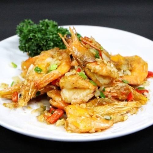 Fragrant deep-fried headed shrimp