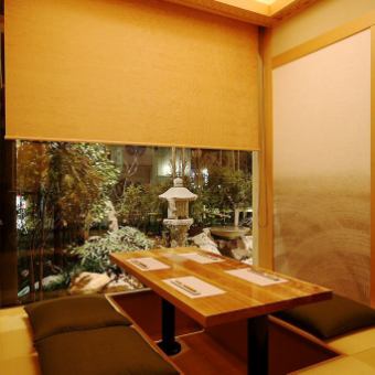 [Rindo] A completely private room with a sunken kotatsu table that can be used by 2 to 4 people.A room with a tasteful view of the garden outside.It is ideal for various occasions such as girls-only gatherings, banquets, dinner parties, and entertainment.Please feel free to request a preview in advance.