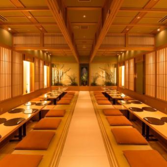 【宴会厅】我们准备了最多可容纳60人的下沉式被炉宴会厅。我们将放置诸如 fusuma 之类的隔板，因此我们将根据人数引导您进入完全私人的房间。宴会厅很受欢迎，所以建议提早预订。