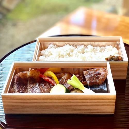 Domestic beef steak rice bowl