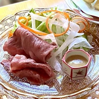검은 털 일본소의 차가운 샤브샤브