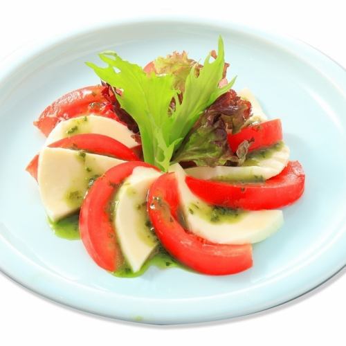 토마토와 모츠 알레라 카프레제