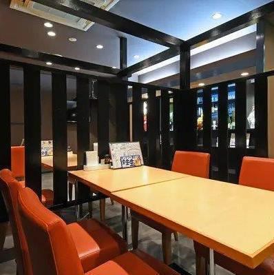 広々と居心地抜群な店内