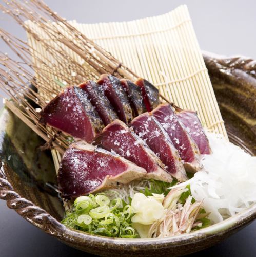 Grilled bonito with straw and salted bonito