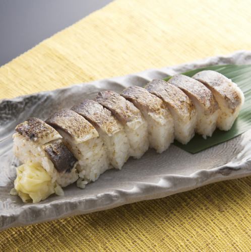 Straw-grilled grilled mackerel sushi (1 piece)
