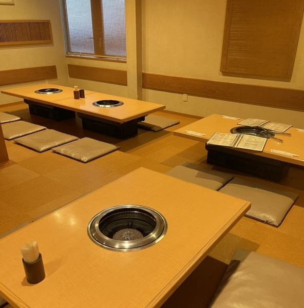 ゆったりと過ごせるカウンター席を4席ご用意しております。お一人様でも気兼ねなくお食事をお楽しみいただけます。自分だけの時間を大切にしたい時や、仕事帰りの一杯にもおすすめです。