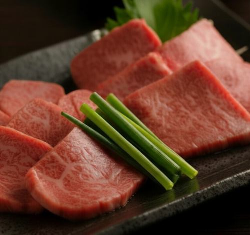 寒い日はちょっと贅沢に──
**魚津焼肉 桃園の〈極上和牛〉**で温まっていきませんか。

丁寧に下処理した和牛は、脂が甘くて口どけ抜群。
無煙ロースターで煙も気にならず、匂いが残らない快適空間でお楽しみいただけます。

本日もゆったりお席をご用意しております。
ご家族・カップル・お仕事帰りにぜひ。

#魚津焼肉桃園
#魚津焼肉 #魚津グルメ #魚津ディナー
#富山グルメ #富山焼肉
#和牛焼肉 #和牛 #赤身焼肉
#焼肉好きな人と繋がりたい
#焼肉ディナー #魚津市
#焼肉桃園 #桃園ディナー #魚津ごはん
#個室焼肉 #無煙ロースター #富山ディナー
#肉好き #肉スタグラム #今日のごはん