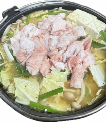 鱼津冬季必吃美食第一名：桃园的元津火锅

在像今天这样寒冷的日子里，

鲜嫩多汁的内脏和浓郁的日式高汤的味道渗入到肉里。

何不来一份桃园特色美食——元津火锅暖暖身子呢？

白菜、大白菜、韭菜和豆腐的甜味与内脏的浓郁味道完美搭配。

这是一道很受欢迎的菜肴，很多顾客甚至连汤都喝光。

无论你是独自一人、与家人在一起，还是与朋友在一起。

享受“寒夜里的温暖幸福”。
您可以通过我们的个人资料页面在线预订📱

#鱼津烤肉桃园 #鱼津肉汤火锅 #富山肉汤火锅 #鱼津美食 #富山美食 #鱼津晚餐 #鱼津午餐 #我想结识烤肉爱好者 #肉汤火锅 #荷尔蒙火锅 #冬季风味 #桃园特产 #美味肉汤火锅 #鱼津市 #富山县