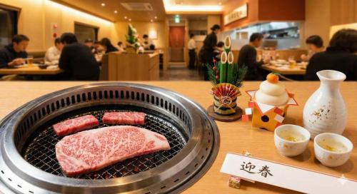 ＼ 2026年の「焼肉始め」は桃園で！🐮 ／

明けましておめでとうございます！

お正月、ゆっくり過ごされていますか？🍊

「おせちやお雑煮も美味しいけど、そろそろ焼肉が恋しい…」

そんな皆様、魚津駅チカの『桃園』でお待ちしております！🔥

✅ 桃園で新年会をおすすめする理由

1️⃣ 無煙ロースター完備

煙が出ないので、新年に新調したお洋服やコートを着てきても安心です✨

2️⃣ 駅近で集合しやすい

魚津駅からすぐ。駐車場はありませんが、その分みんなでお酒を飲んで盛り上がれます🍻（お車の方は近隣Pへ🚗）

3️⃣ 極上の和牛

新しい年のスタートにふさわしい、贅沢なお肉をご用意しています。

年始のお席は混み合いますので、

ご来店の際は一本お電話をいただけると確実です📞

お正月は1/3 17:30より営業開始いたします。
本年も皆様のご来店を心よりお待ちしております！

👇 店舗情報

📍 魚津焼肉 桃園

富山県魚津市釈迦堂1-15-15

📞 0765-22-8870

#魚津 #魚津市 #魚津焼肉 #魚津居酒屋 #新年会 家族ご飯 焼肉始め 肉初め 富山グルメ 黒部グルメ 滑川グルメ 無煙ロースター 匂わない焼肉 焼肉桃園
