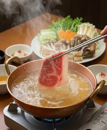 Pork is good too, but why not splurge on some beef shabu-shabu tonight?

Hello, this is Taoyuan!

When the cold days continue, you start to crave hot pot.Even if you usually prefer pork shabu-shabu, why not treat yourself to a little something extra tonight with **Domestic Beef Rib Roast**?

Our beef shabu-shabu uses rib roast, which has a rich red meat flavor.It has just the right amount of marbling, but it's not at all heavy, allowing you to fully enjoy the original flavor of the meat.

The meat is dipped in hot water to firm up the texture, then topped with a refreshing special ponzu sauce... 🥢 The more you chew, the more delicious the meat becomes, making it irresistible 🤤

The accompanying vegetables are carefully selected to complement the meat, including crunchy pea sprouts and flavorful grilled tofu.

"Tomorrow is the weekend, so I want to eat something delicious today!" This is a dish that we would like you to choose as a reward for yourself.

We look forward to welcoming you and keeping you warm!

#BeefShabu #DomesticBeef #RibLoin #ShabuShabu #TreatYourself A little luxury Meatstagram Taoyuan Uozu Dinner @uozu_city @uozu_kanko