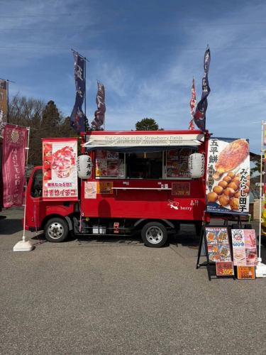 🚚【本日＆明日 出店中】🚚

魚津焼肉桃園と同じ会社
イムちゃんフーズが運営する

キッチンカー
👉 ひだくしちゃん

📍太閤山ランドに出店中！

🗓 3月20日・21日

そして今回…
✨**キッチンカーが新しくなりました！**✨

より見やすく、より買いやすく、
パワーアップして営業しています😊

人気のみたらし団子や
五平餅、スイーツもご用意しています🍡

お近くの方はぜひ
遊びに来てください！

⸻

🍖魚津焼肉桃園も営業しております
ご来店もお待ちしております！

#太閤山ランド
#富山イベント
#キッチンカー富山
#ｋｎｂラジオ