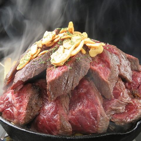牛ハラミステーキや、鴨肉のロースト等コスパ最強の肉料理も豊富