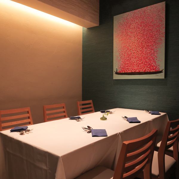 【個室】最大6名様までOKな個室♪女子会などに最適です。個室でコース料理でゆっくりとご利用可能!ソッジョルノ自慢のコース料理と一緒におくつろぎください♪ ※おひとり様500円のご利用料金をいただきます。