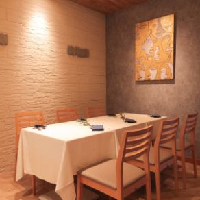 テーブル席です。オシャレ空間♪