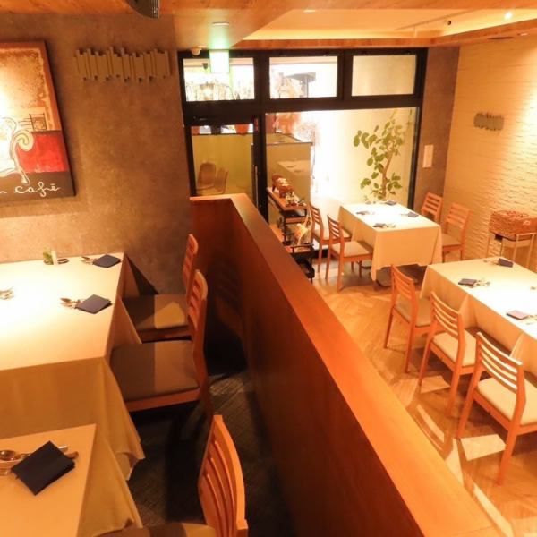 【ロフト席】最大12名様まで利用可能なロフト席です。品があり落ち着きのある店内で、女子会やデート、記念日に最適な極上空間をご用意しております♪