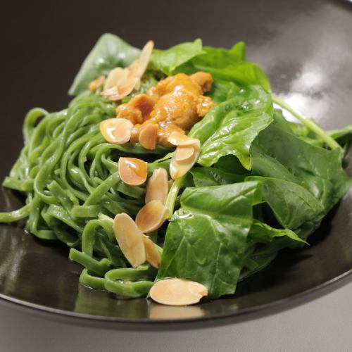 生ウニとホウレン草のペペロンチーノ、タリオリーニ